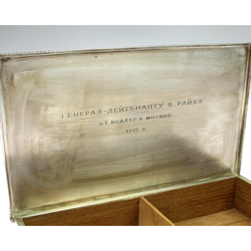 Stříbrná krabička s věnováním, Švédsko