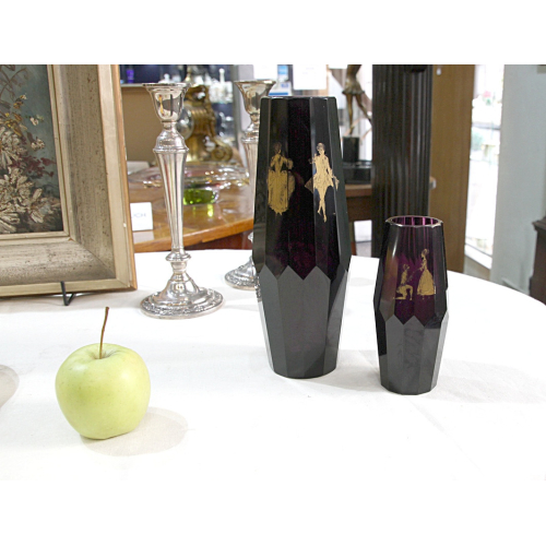 Vázička z ametystového skla