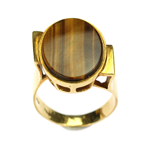 Gold ring with a tiger's eye