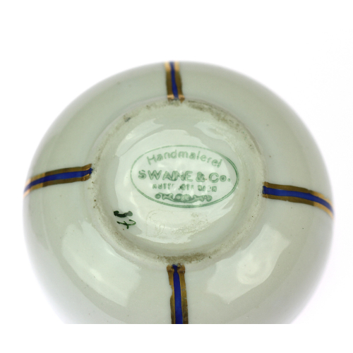 Porcelánová dózička s růžemi