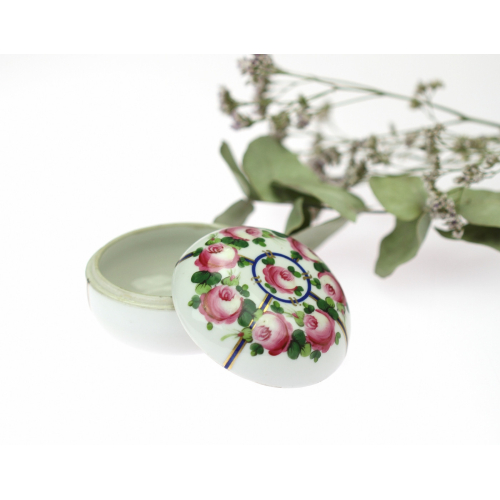 Porcelánová dózička s růžemi