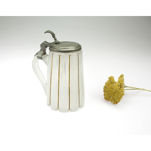 Glass tankard with lid