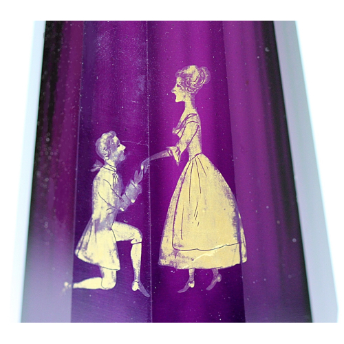 Vázička z ametystového skla