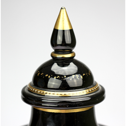 Vase with birds - Harrach, 1870