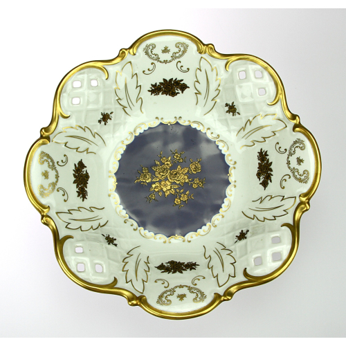 Porcelánová mísa na nožkách