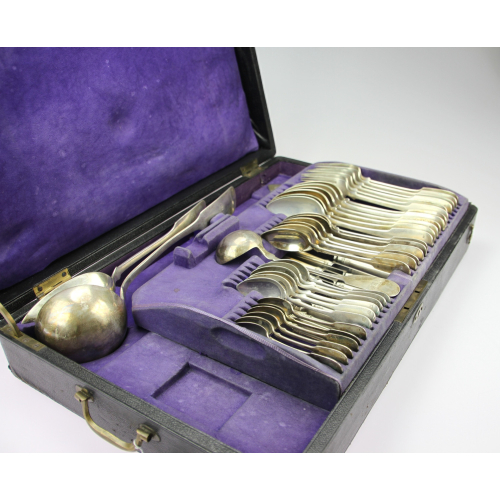 Velká sada stříbrných příborů