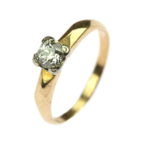 Zlatý prsten s diamantem...