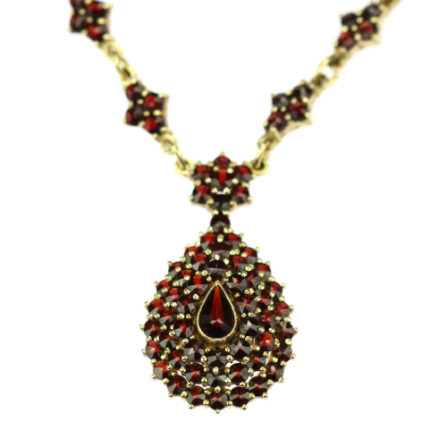 Silver necklace with garnets
