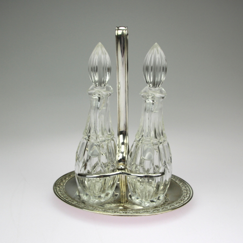 Set kořenek se stříbrným stojánkem