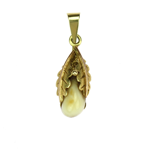 Gold pendant with grandel
