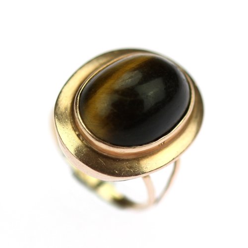 Gold ring with a tiger's eye