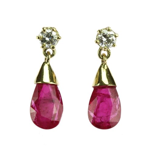 Gold earrings with rubies...