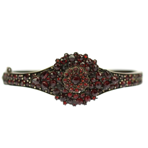Bracelet with bohemian garnets