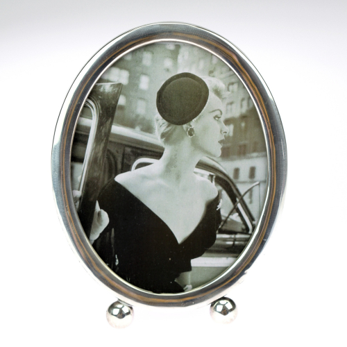 Oval silver photo frame