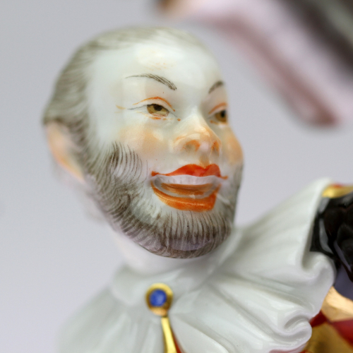 PRODÁNO - Porcelánová soška Harlekýna - Míšeň