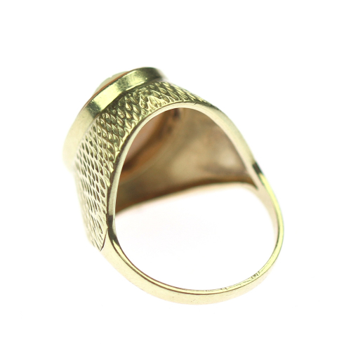 Zlatý prsten s kamejí