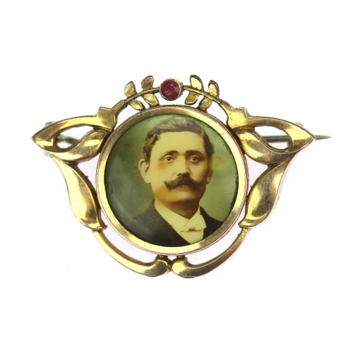 Art Nouveau brooch