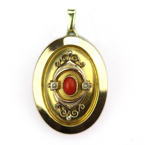 Gold pendant with sea coral