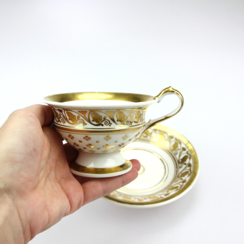 Porcelánový šálek s podšálkem