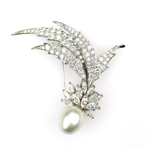 Diamond brooch with pearl
