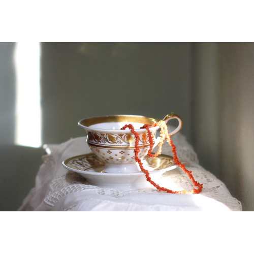 Porcelánový šálek s podšálkem