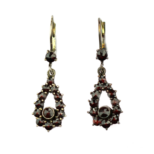 Silver earrings with garnets