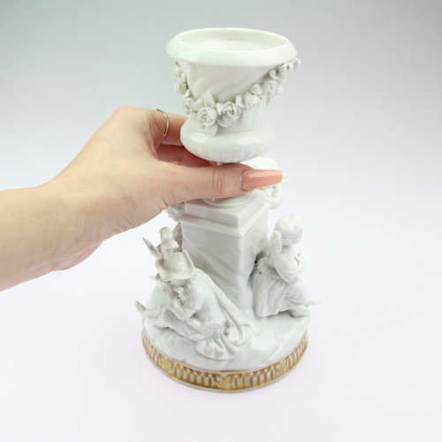 Porcelánový figurální svícen