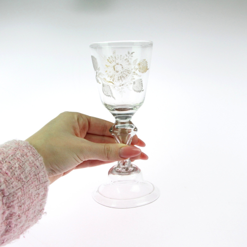 Skleněný pohárek se zlacením