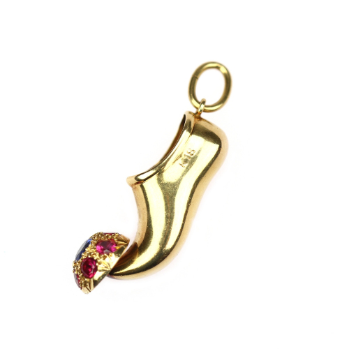 Gold pendant with synthetic...