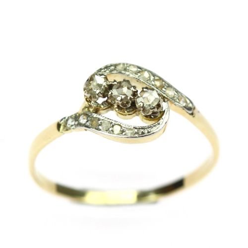 Zlatý prsten s diamantovými...
