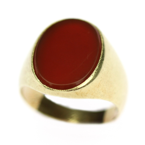 Gold men's ring with carnelian