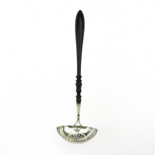 Perforovaná naběračka na cukr