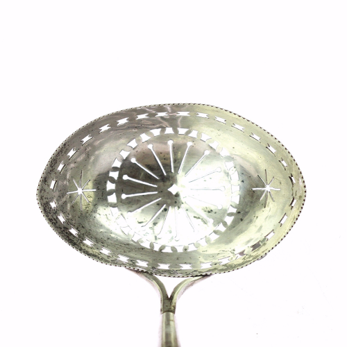 Perforovaná naběračka na cukr