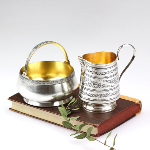 Stříbrná mléčenka zdobená tulou