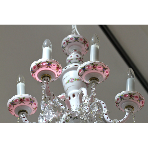 Růžovo-bílý skleněný lustr, Československo