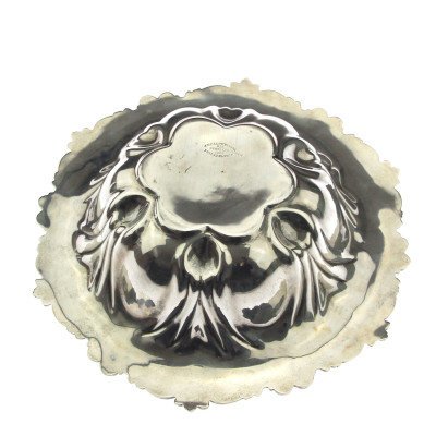 Stříbrná miska s dubovými listy a žaludy