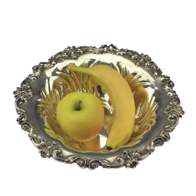 Stříbrná miska s dubovými listy a žaludy