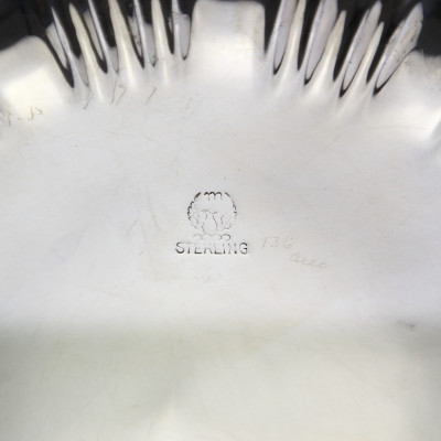 Stříbrná miska s monogramem - Meriden Britannia Co.