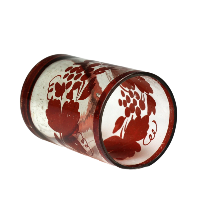 Číše zdobená vinným dekorem