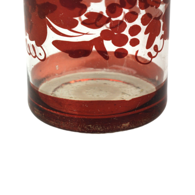 Číše zdobená vinným dekorem