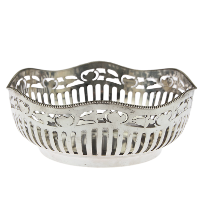 Stříbrná miska s perforovaným žebrováním a rostlinným dekorem