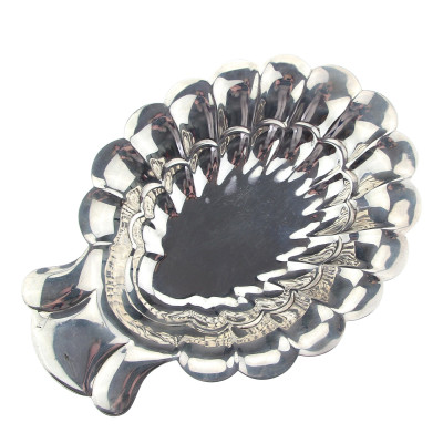 Stříbrná oválná miska s rukojetí