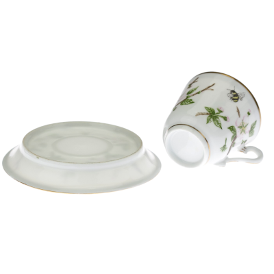 Porcelánový šálek s podšálkem - čmeláci a růžové kvítky