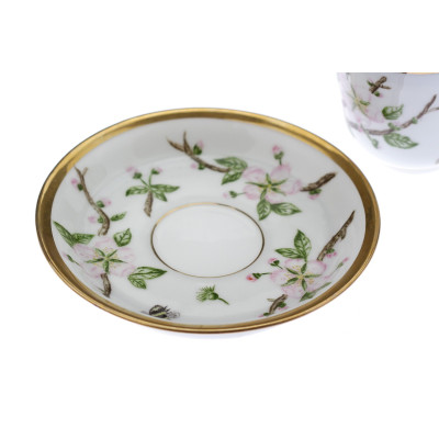 Porcelánový šálek s podšálkem - čmeláci a růžové kvítky