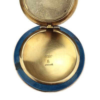 Stříbrná pudřenka s modrým emailem