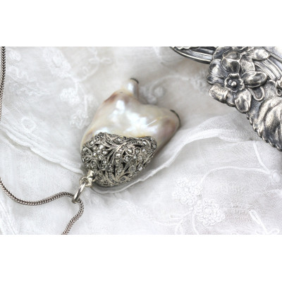 PRODÁNO - Náhrdelník s obří barokní perlou a diamanty