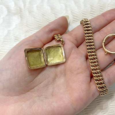 Rakousko-uherský šatlén s medailonem