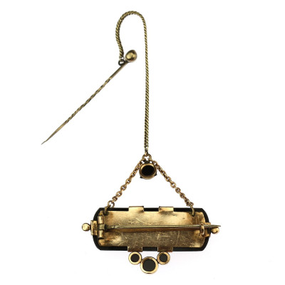 Onyxová brož s řetízkem a jehlicí