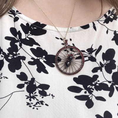 Garnet pendant - spider