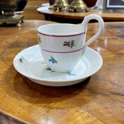 Porcelánový šálek s podšálkem - 19. století